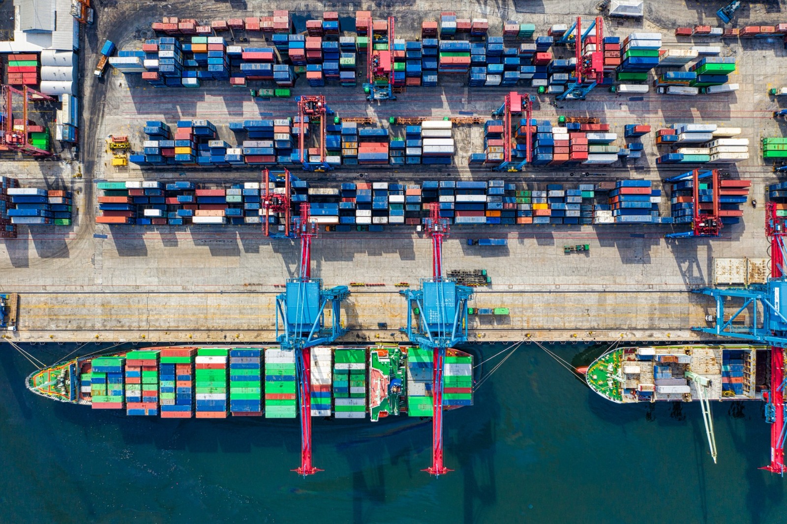 birds-eye-view-photo-of-freight-containers-2226458.jpg